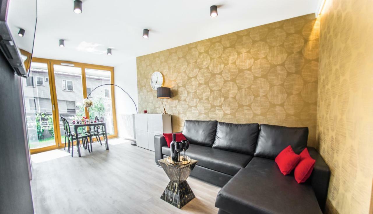 Galaxy Garden Apartment Cracow- Shopping Mall 1Min, Underground Parking, Family Friendly, City Center 크라쿠프 외부 사진