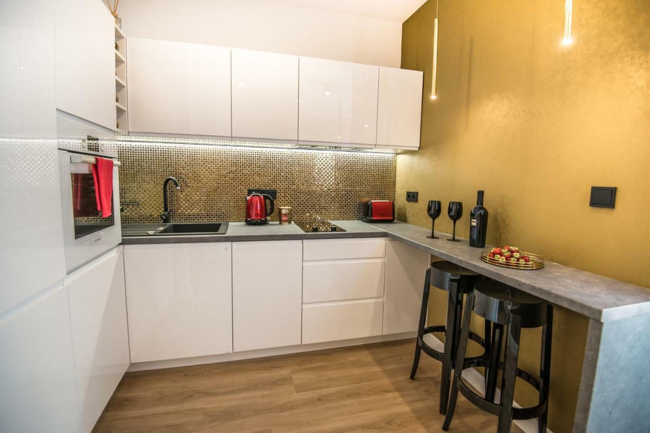 Galaxy Garden Apartment Cracow- Shopping Mall 1Min, Underground Parking, Family Friendly, City Center 크라쿠프 외부 사진