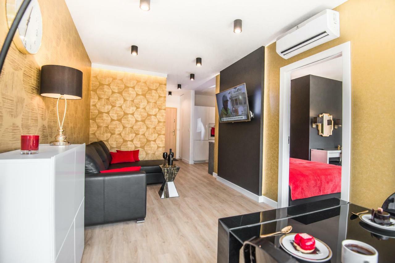 Galaxy Garden Apartment Cracow- Shopping Mall 1Min, Underground Parking, Family Friendly, City Center 크라쿠프 외부 사진