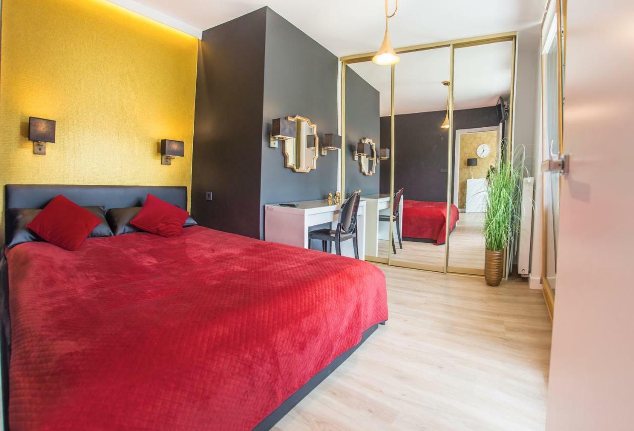 Galaxy Garden Apartment Cracow- Shopping Mall 1Min, Underground Parking, Family Friendly, City Center 크라쿠프 외부 사진