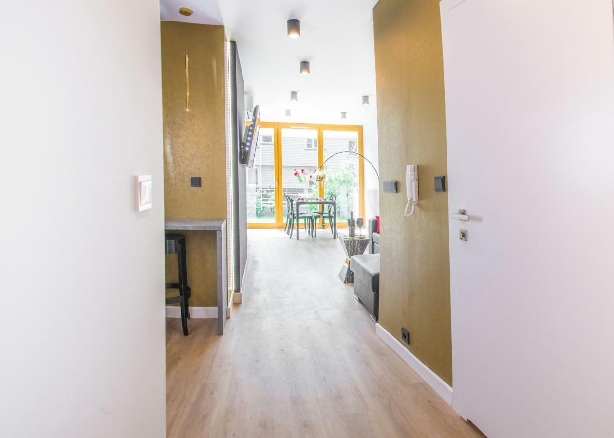 Galaxy Garden Apartment Cracow- Shopping Mall 1Min, Underground Parking, Family Friendly, City Center 크라쿠프 외부 사진